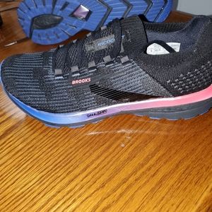 Womens Brooks
